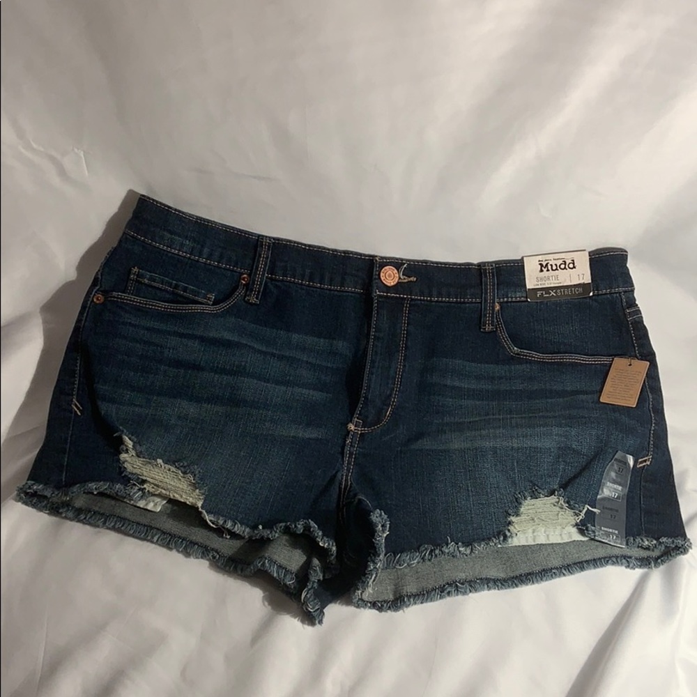 Mudd size 17 low rise shorts